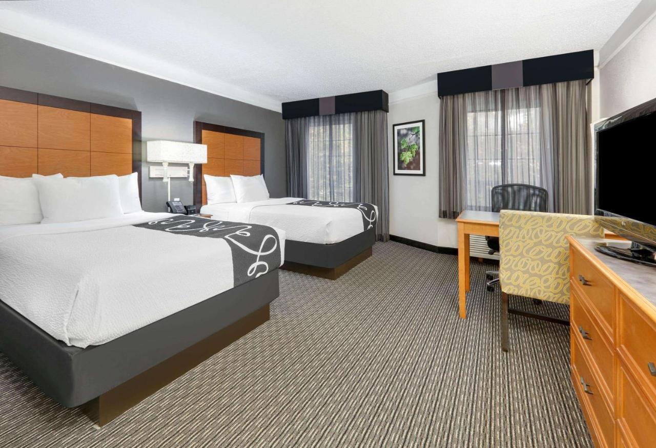 Double Room with Two Double Beds - Pool Side