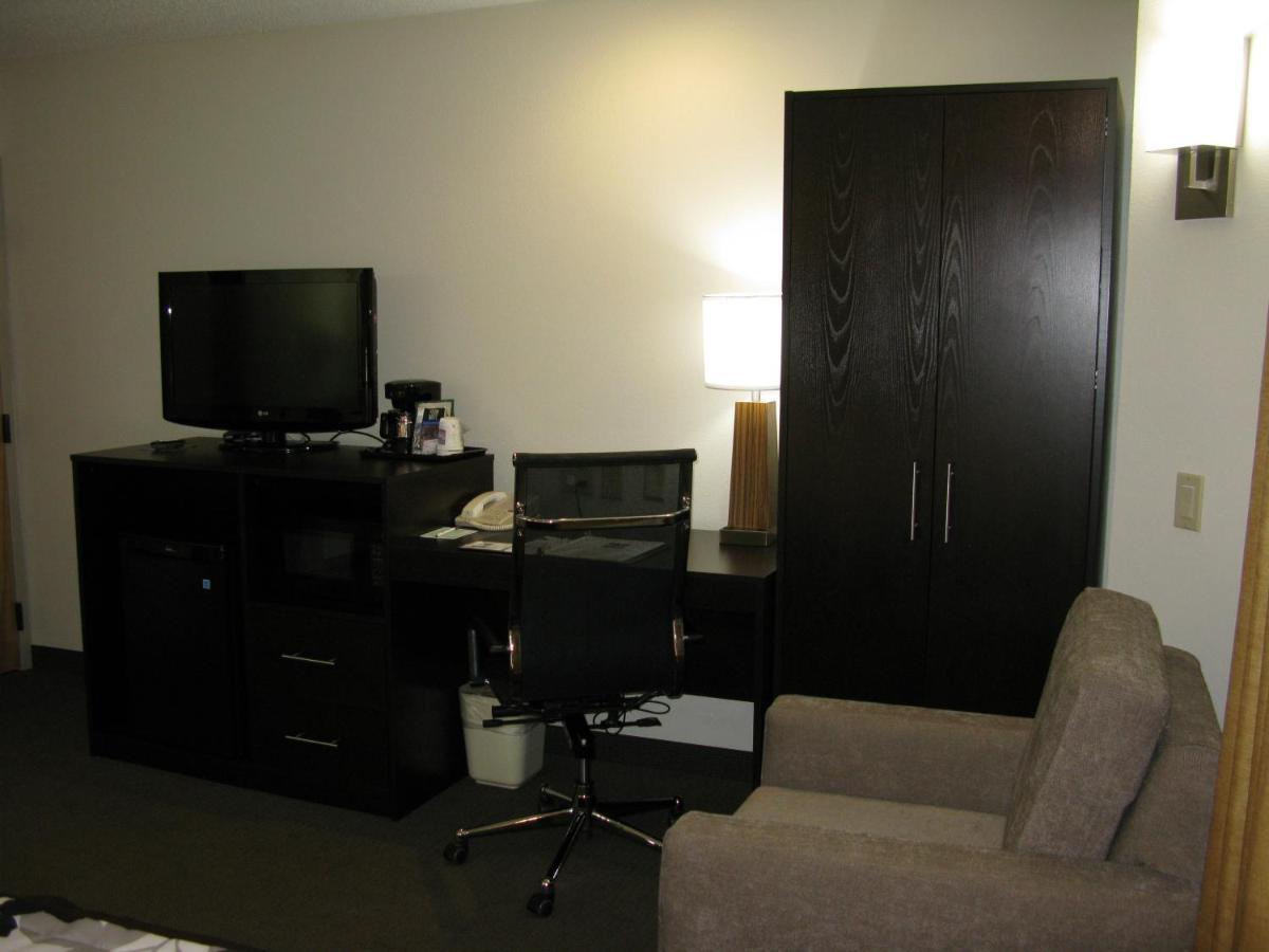 Queen Room - Accessible/Nonsmoking