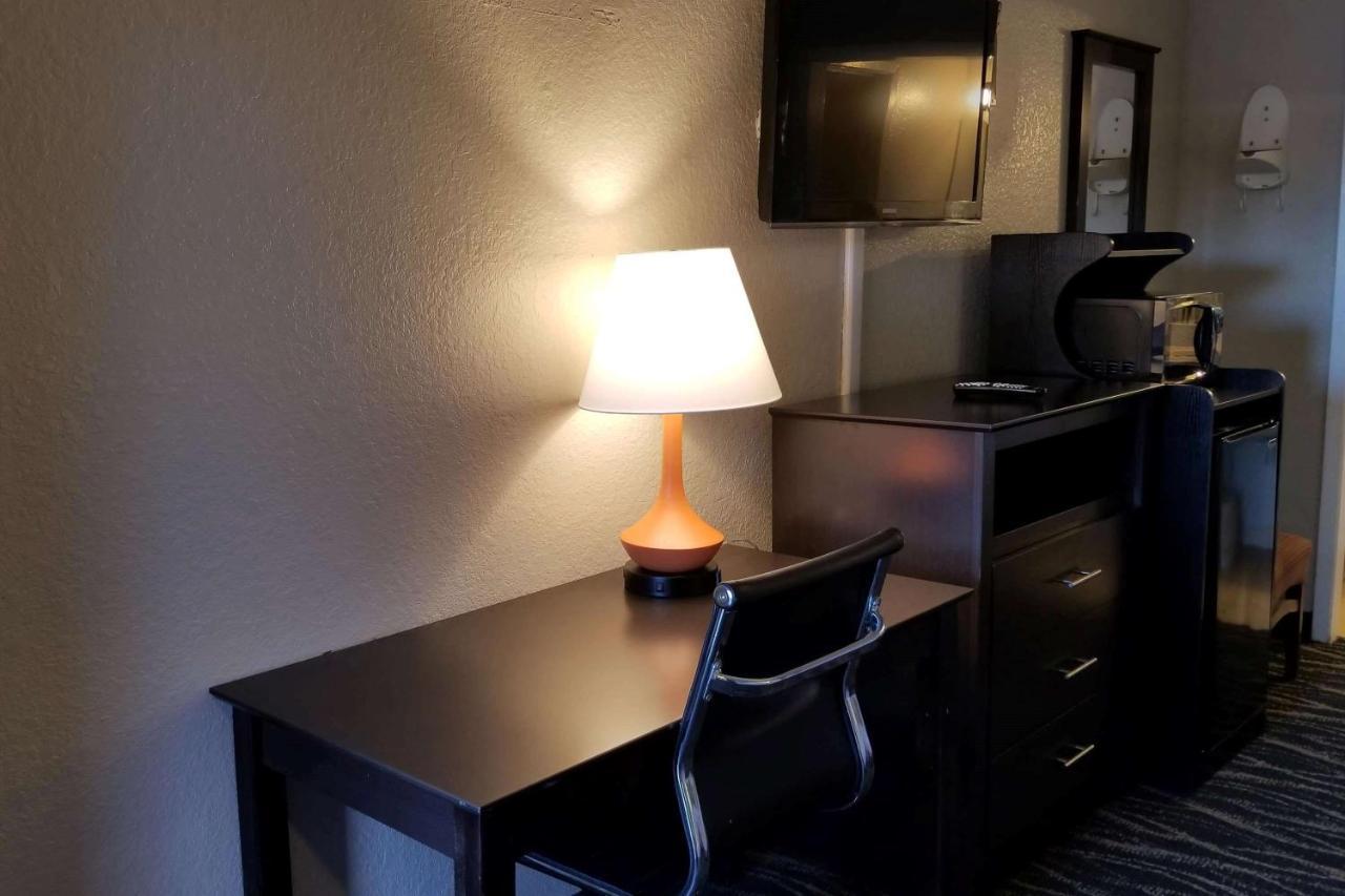 King Room - Non-Smoking