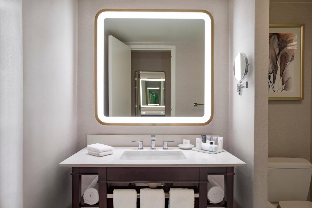 Deluxe Queen Room with City View