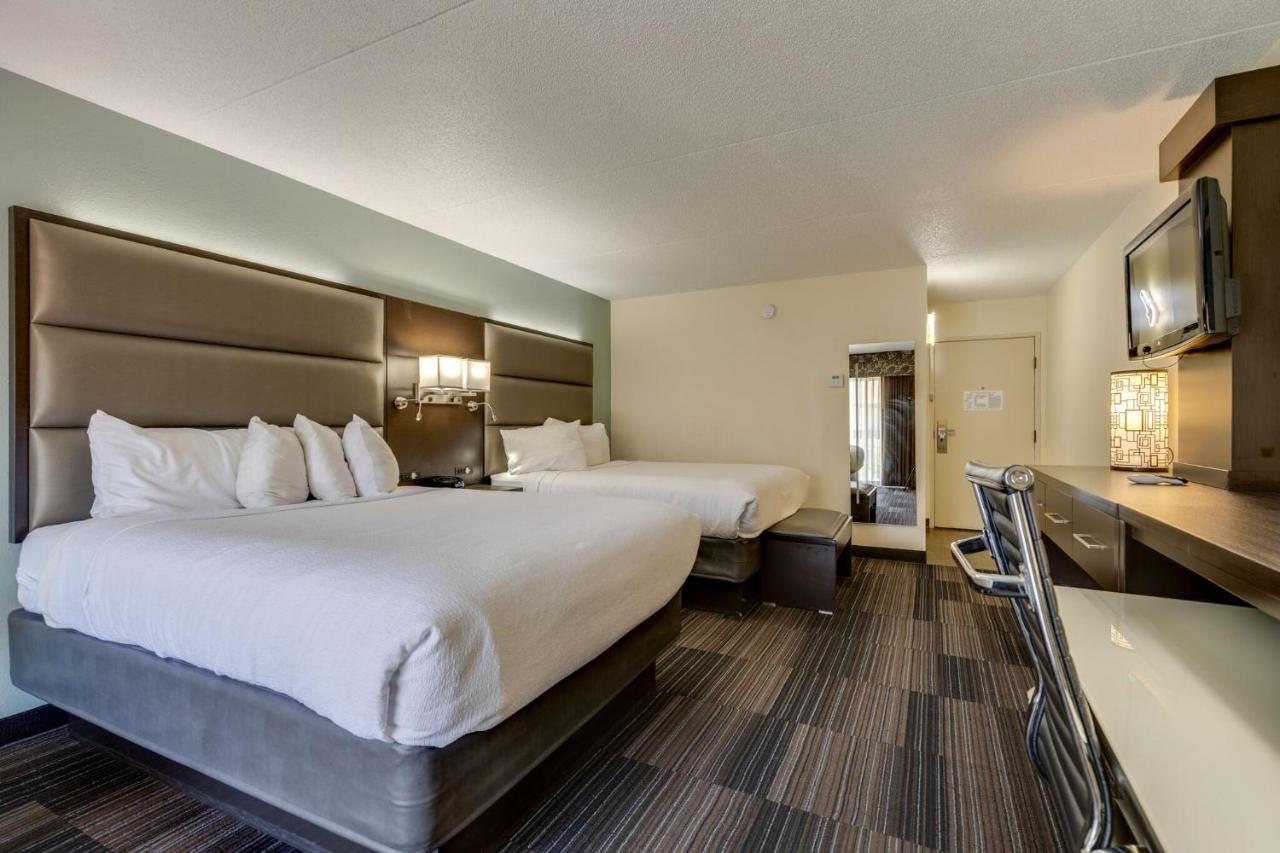 Queen Room Two Queen Beds Complimentary Happy Hour M-Sa,1195930441:JPEG