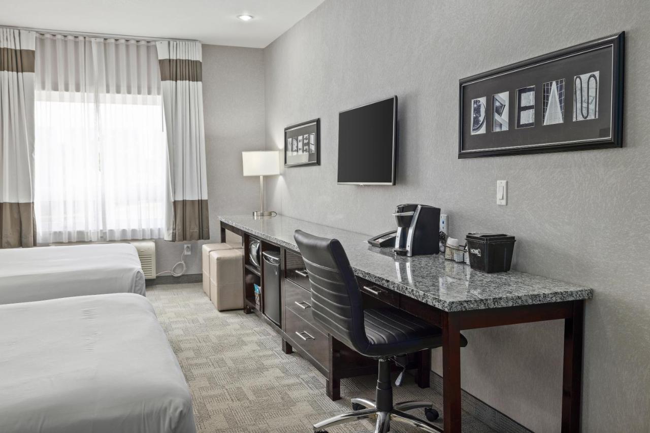 Deluxe Queen Room with Two Queen Beds