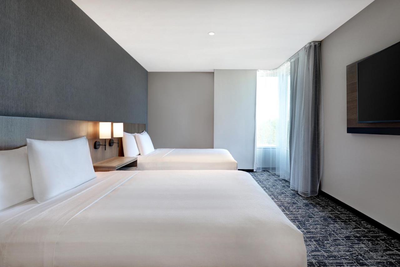 Suite with Two Queen Beds and Tub - Disability Access,1145935489:JPEG