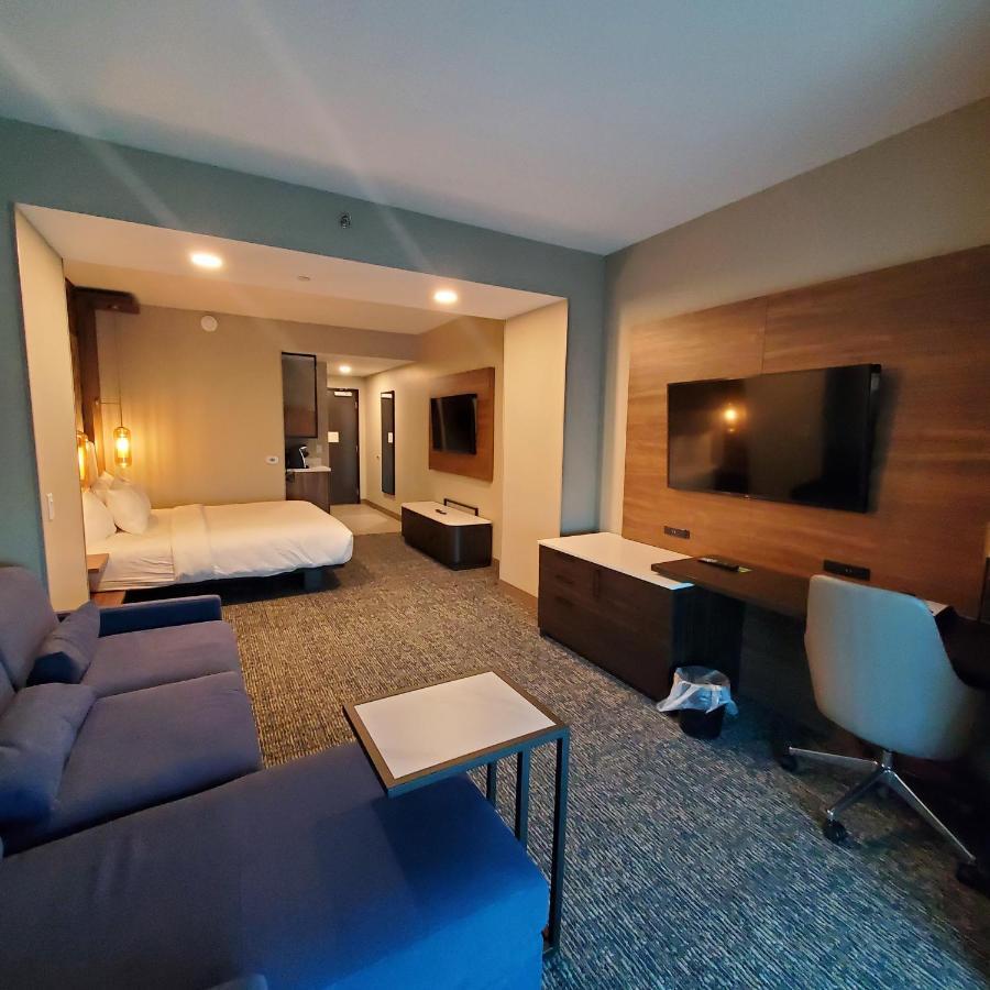 King Room with Tub with Grab Bars - Mobility Accessible/Non-Smoking