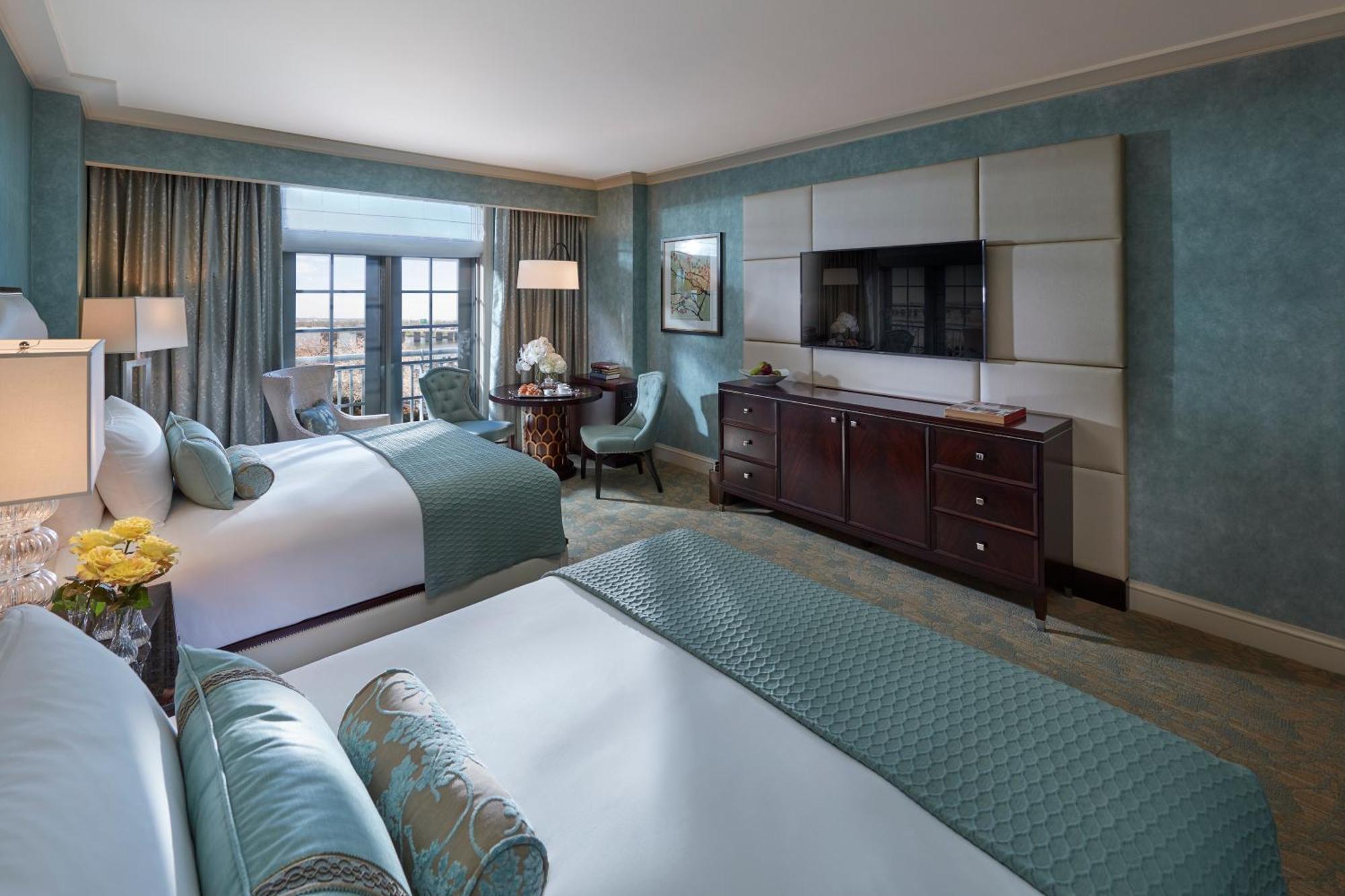 Deluxe Water View Double Queen Accessible Room