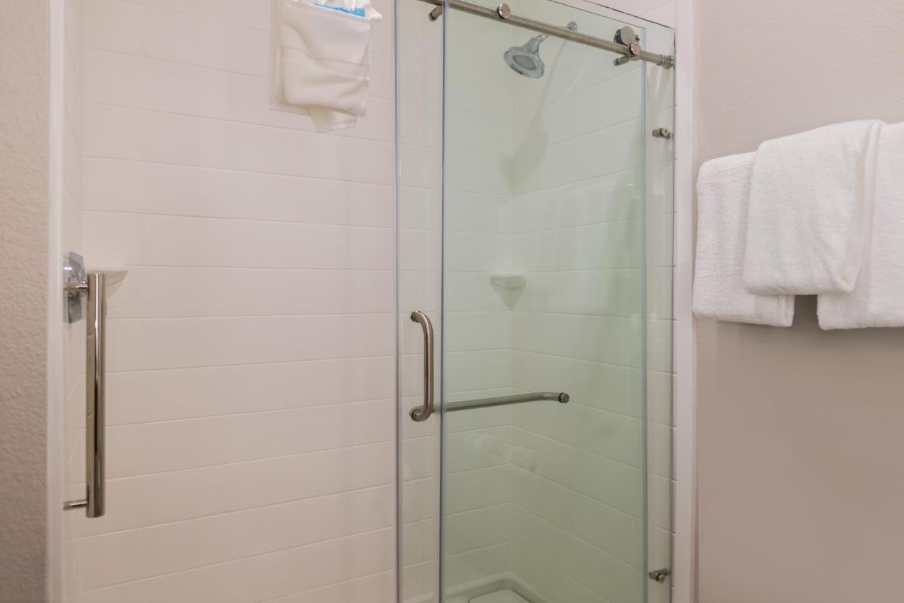 King Room - Hearing Accessible/Non-Smoking