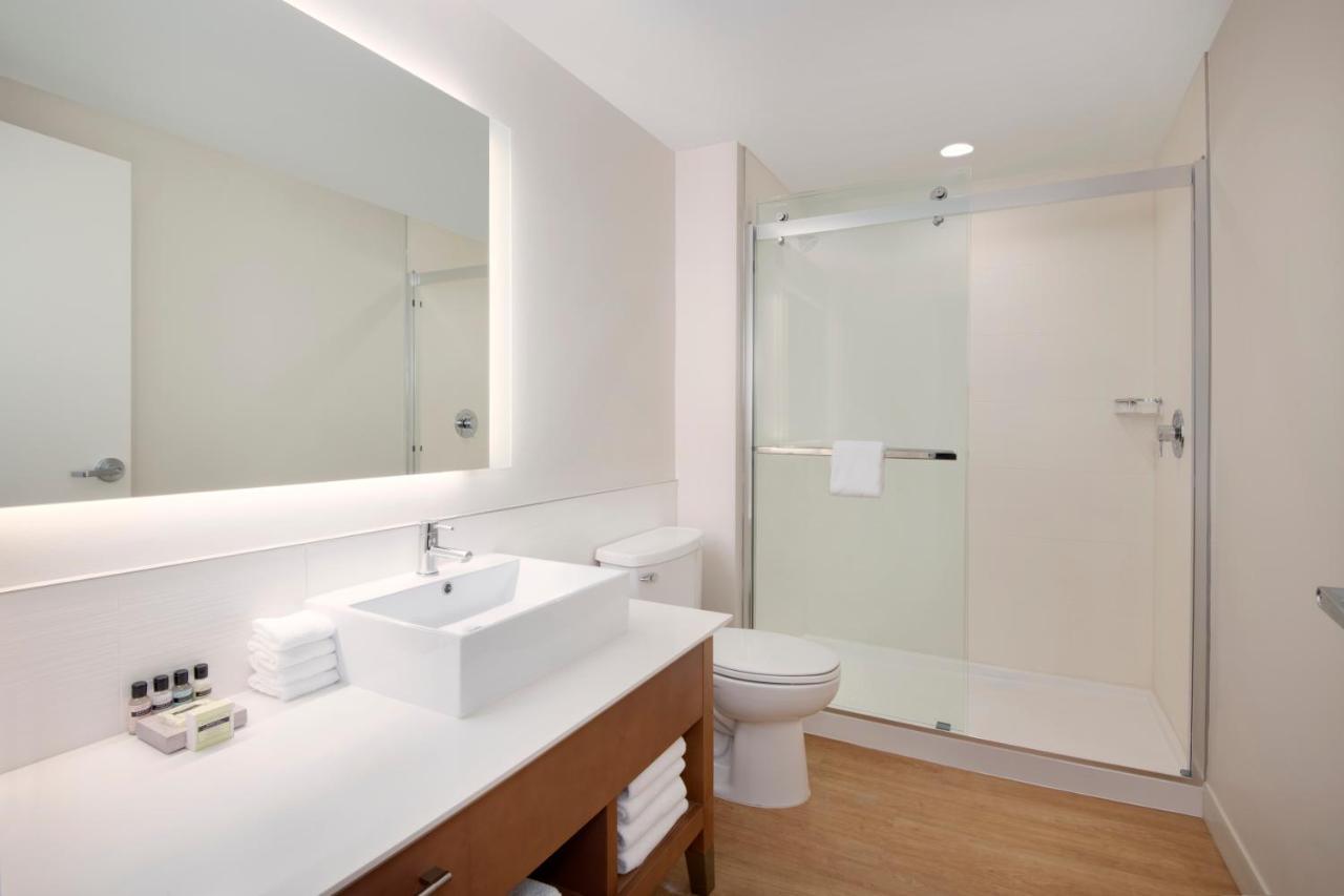Standard  Guest Room  with  King Bed  City view