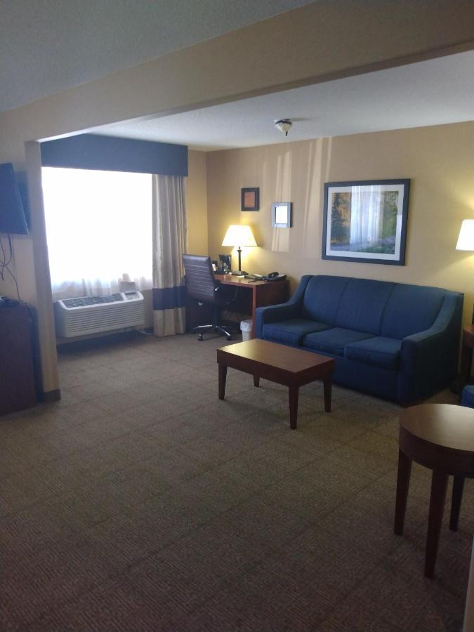 King Suite - Non-Smoking