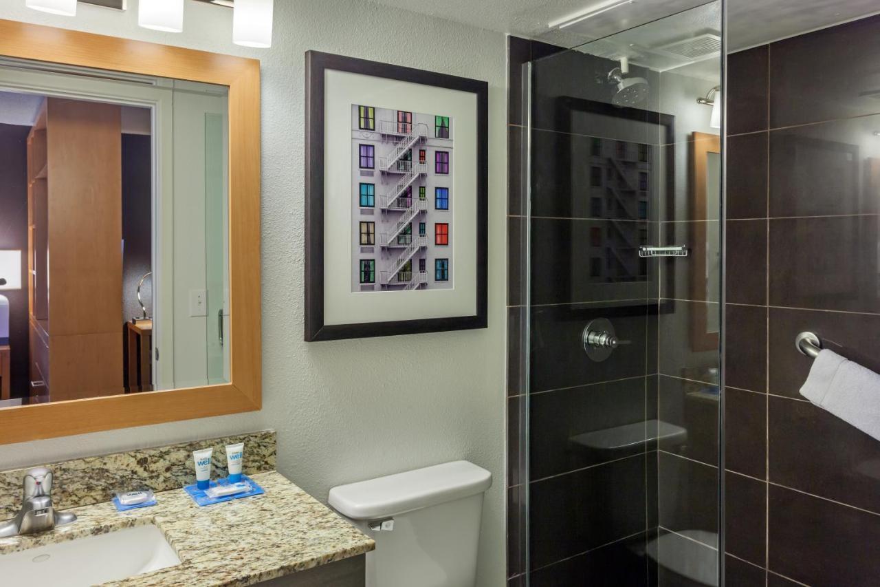One-Bedroom King Suite