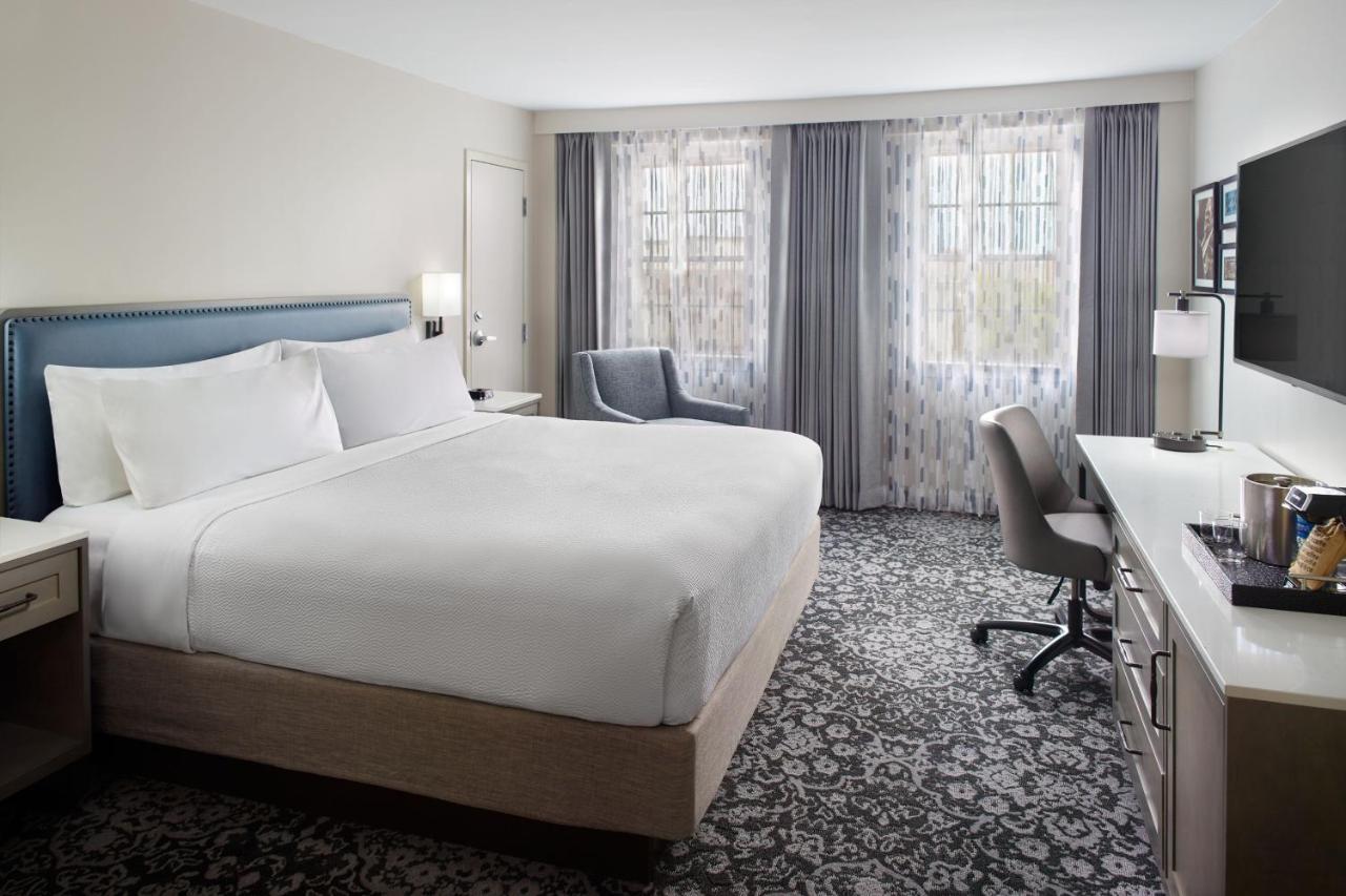 Traditional Guest Room, 1 King Bed, Rooftop View