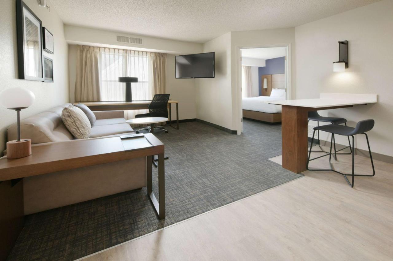 One-Bedroom King Suite - Non-Smoking