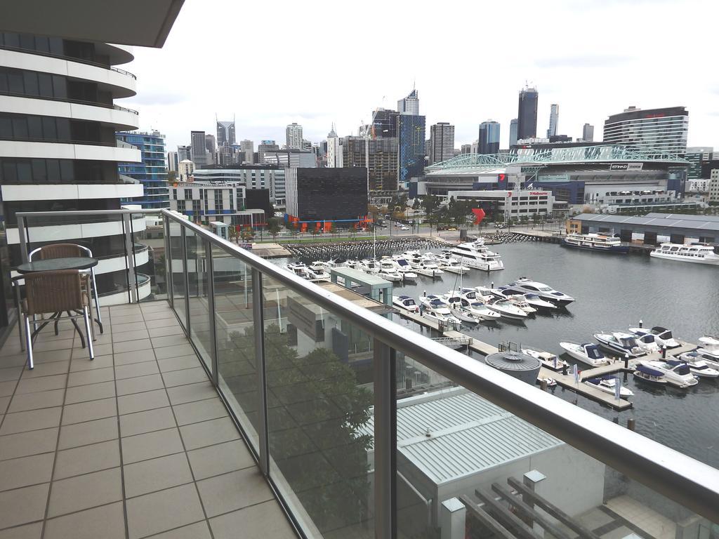 Deluxe Three-Bedroom Apartment with Harbor View and Two Bathrooms