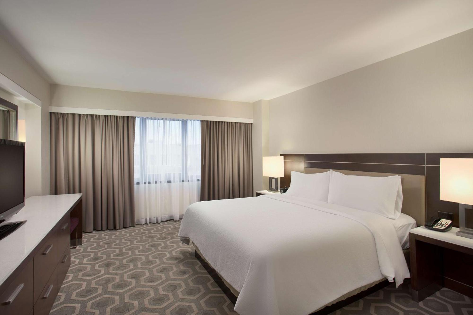 Executive King Suite - Non-Smoking