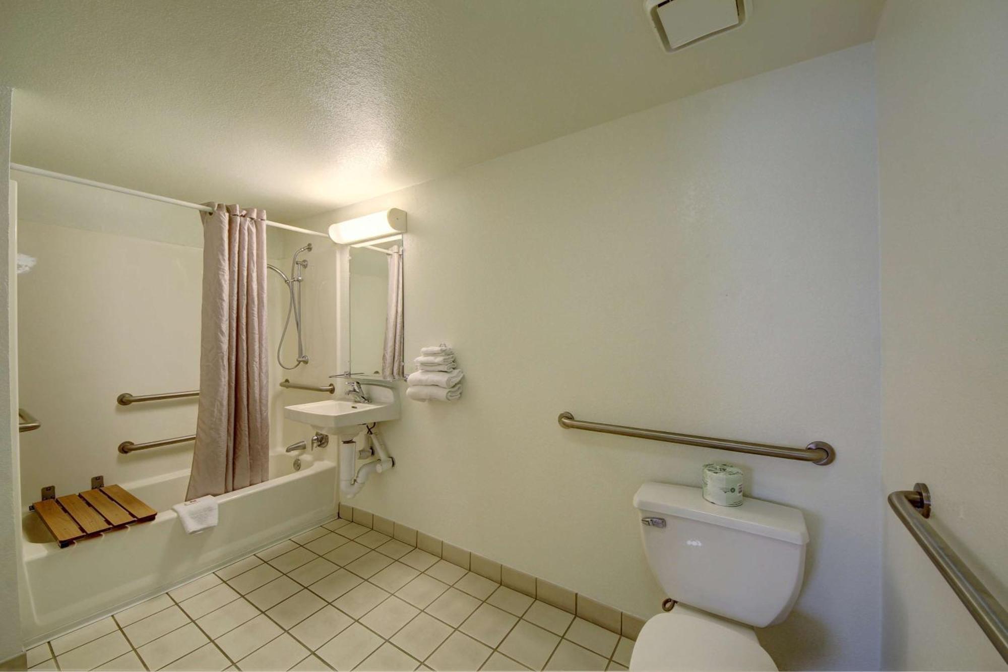 King Room with Roll-in Shower - Disability Access - Non-Smoking