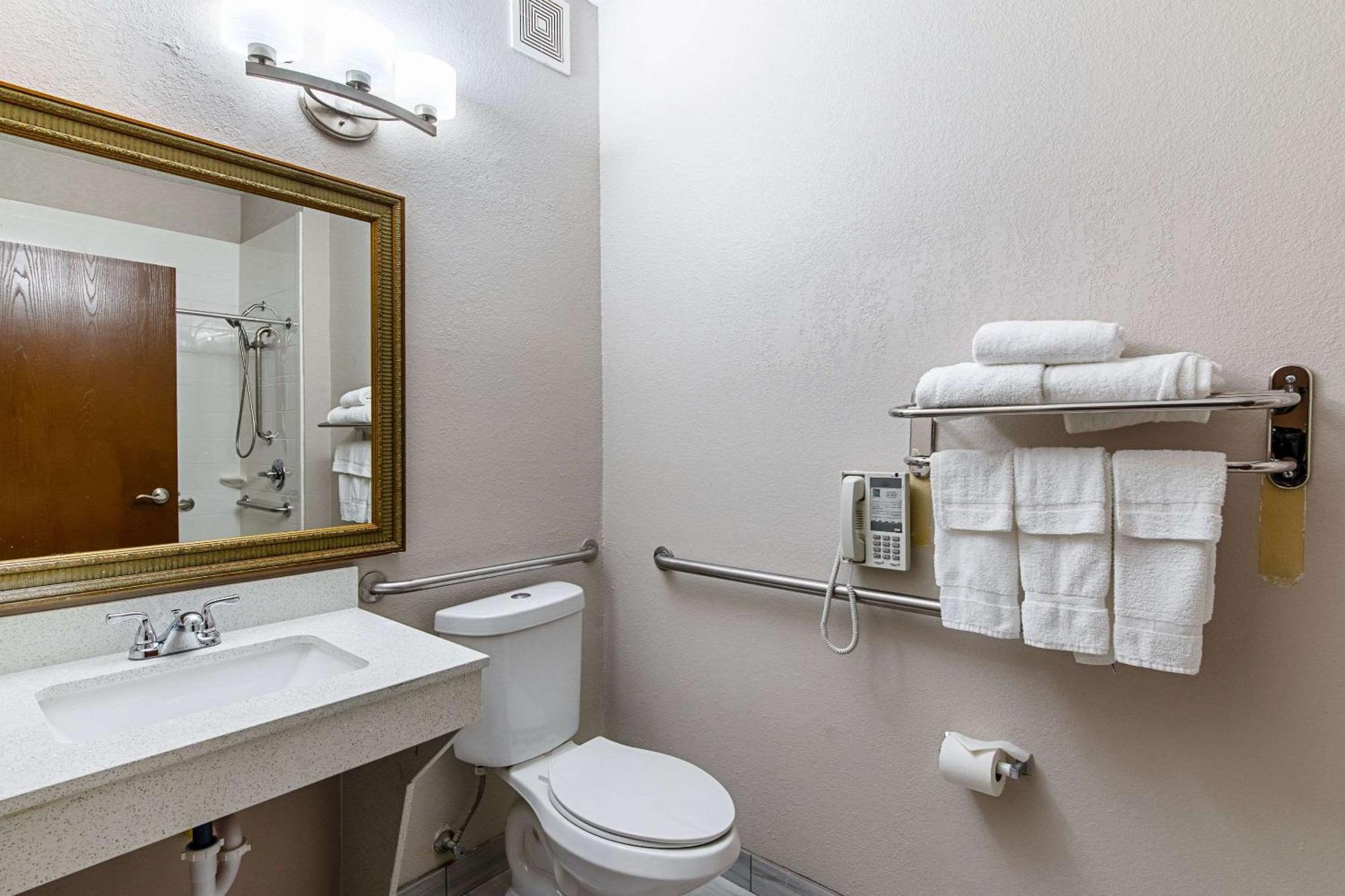 King Suite - Accessible/Non-Smoking