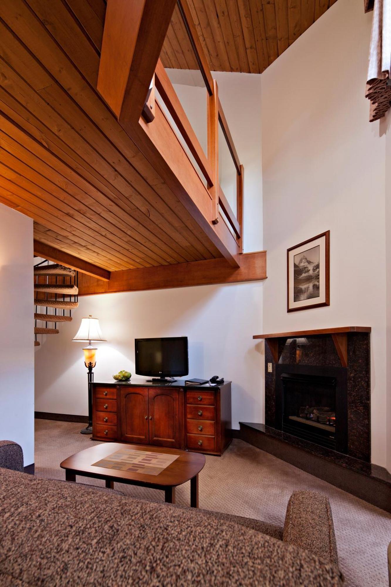 King Loft with Fireplace