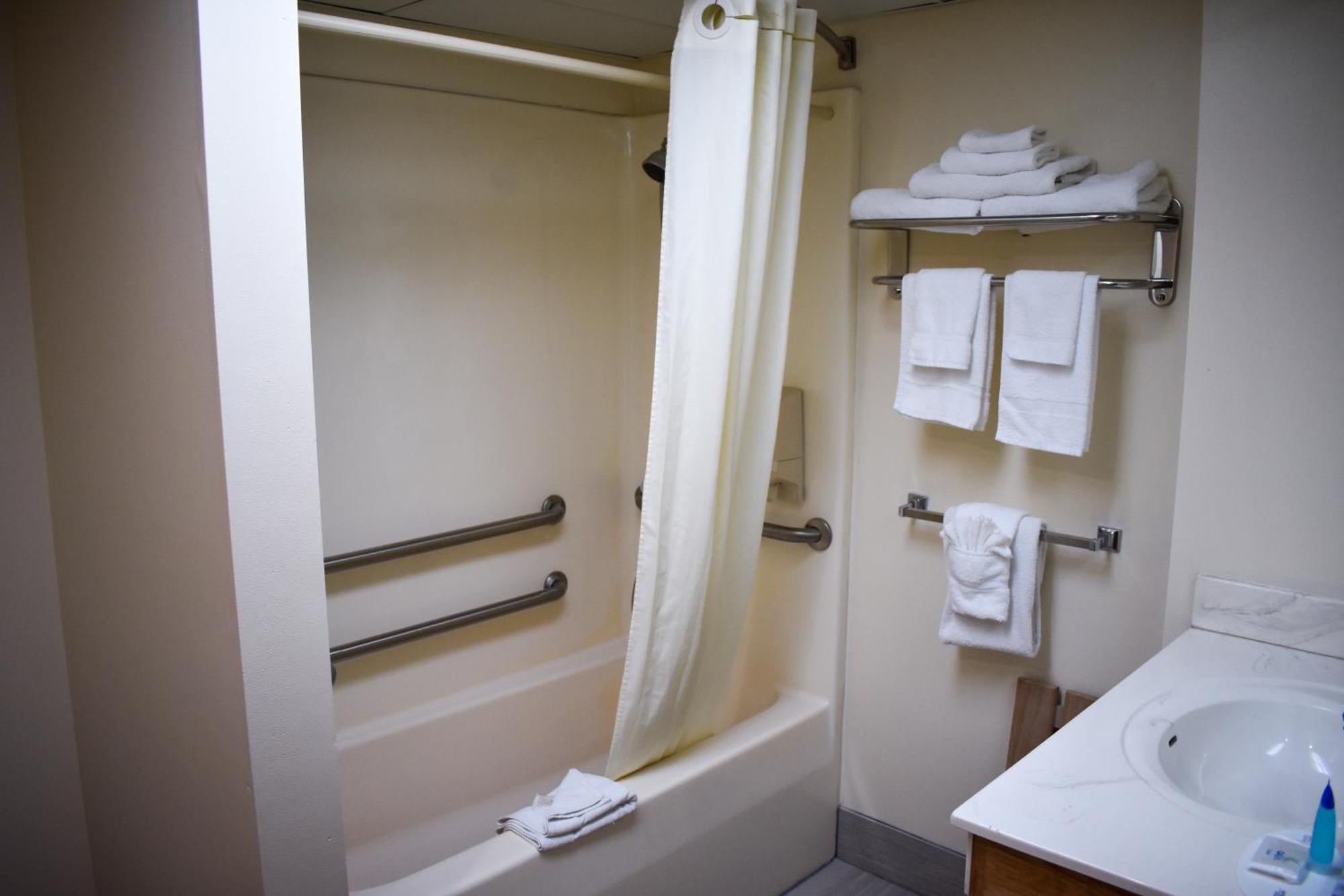 Queen Room - Disability Access/Non-Smoking