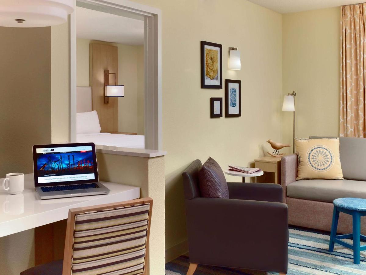 One-Bedroom Double Suite with Two Double Beds