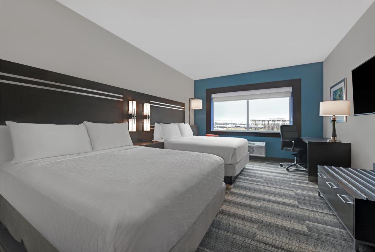 Queen Suite with Two Queen Beds