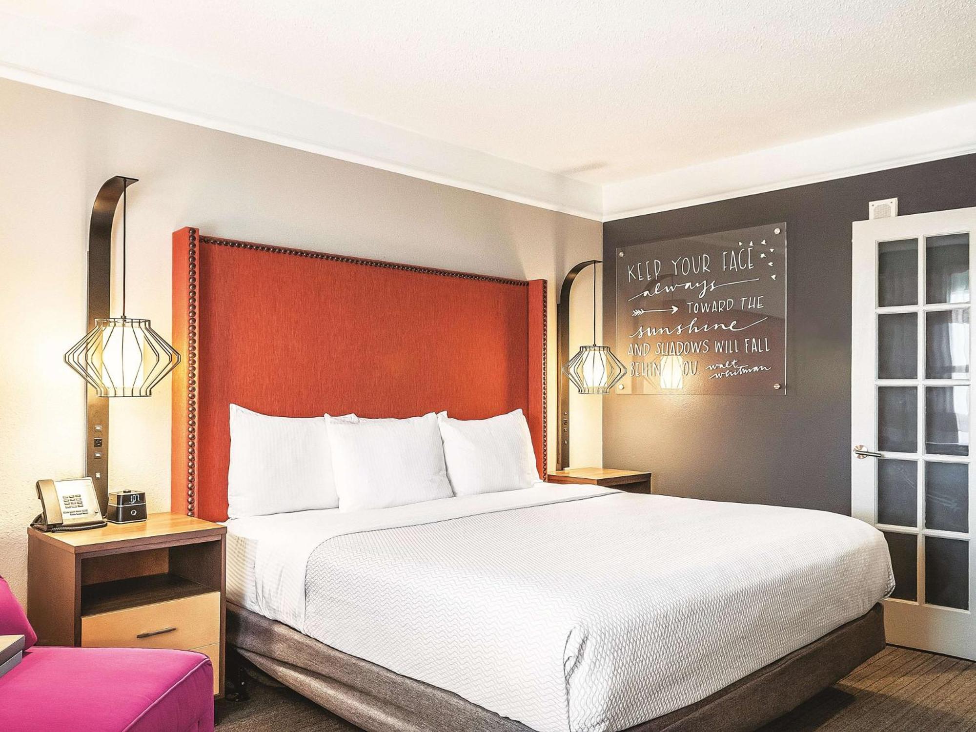 Deluxe King Suite with Sofa Bed