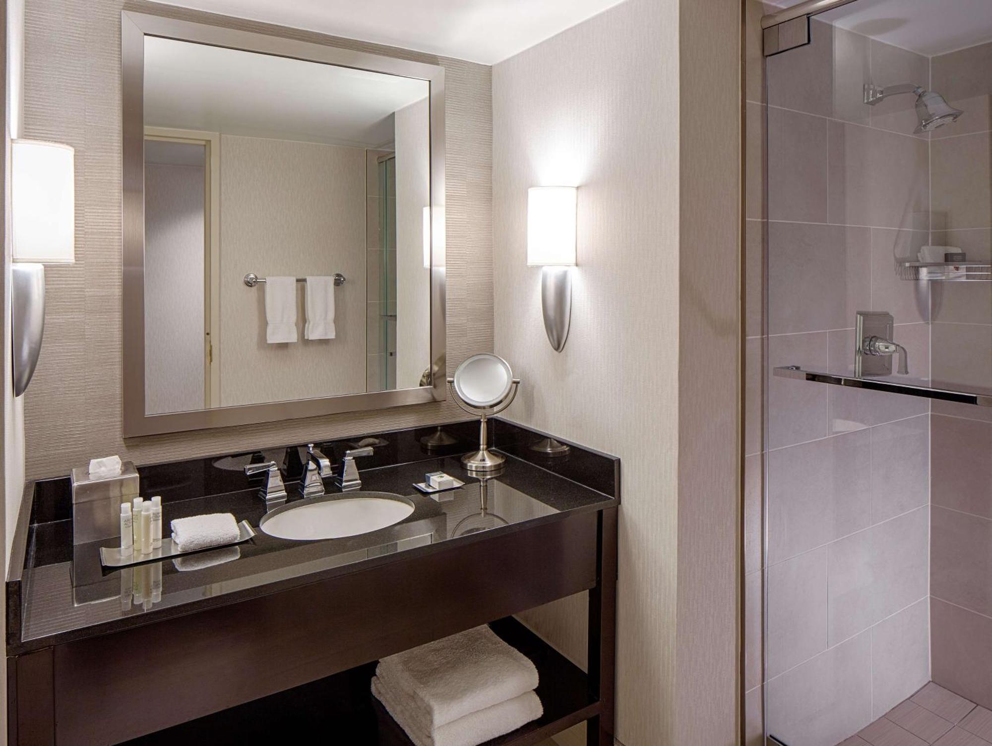 Deluxe Queen Room with Two Queen Beds - Non-Smoking