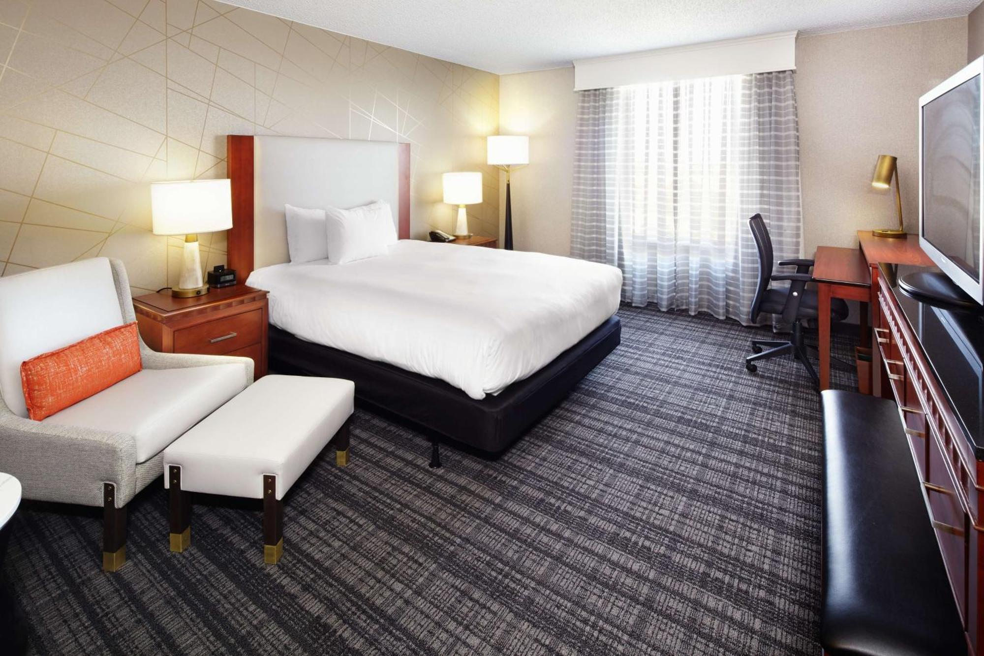 Queen Room - Mobility and Hearing Access/Non-Smoking