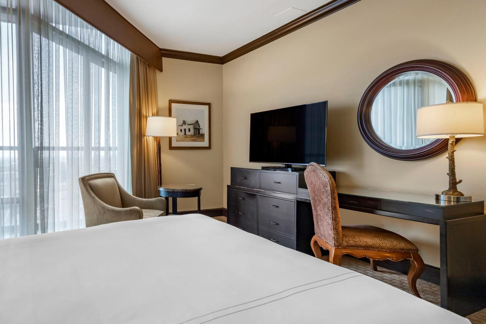 Traditional Room 1 Queen Bed