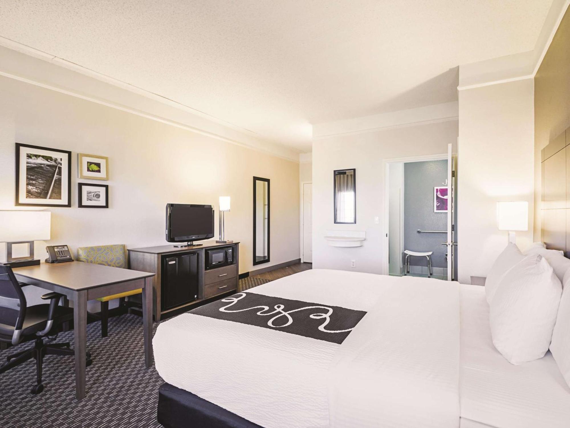 Double Room with Two Double Beds and Roll-In Shower - Mobility Access/Non-Smoking