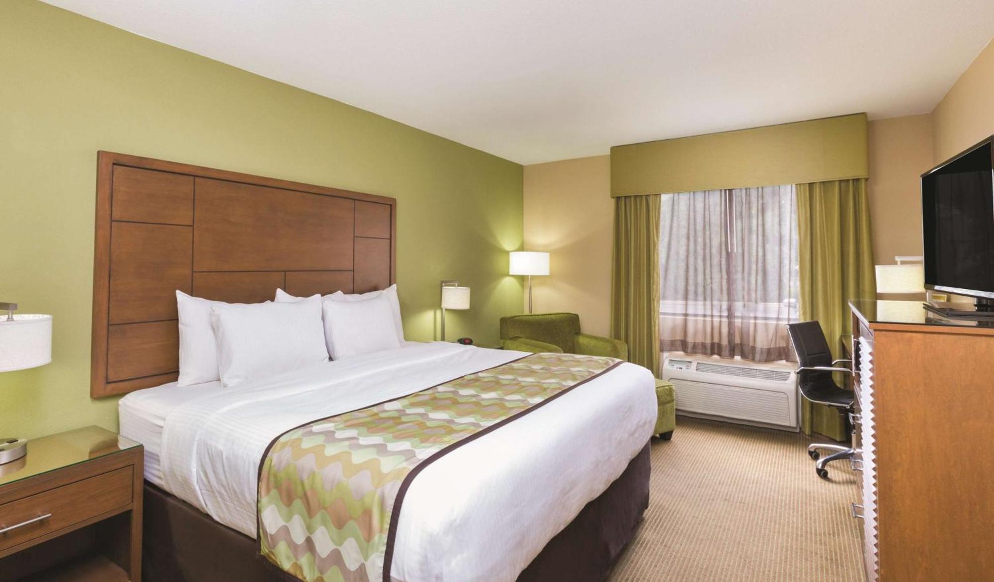 King Room with Roll-In Shower - Mobility/Hearing Accessible - Non-Smoking