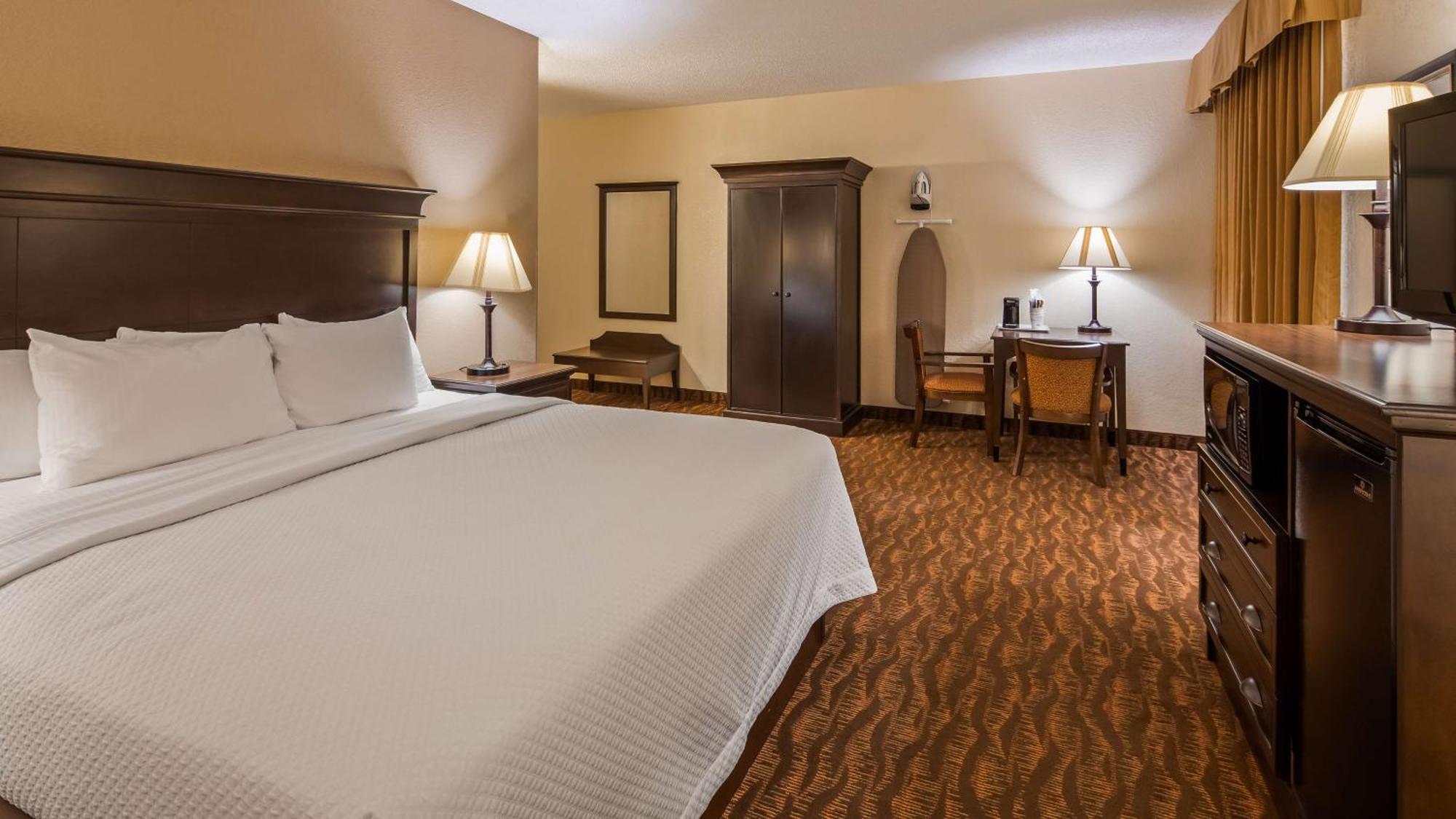 King Suite with Spa Bath - Non-Smoking