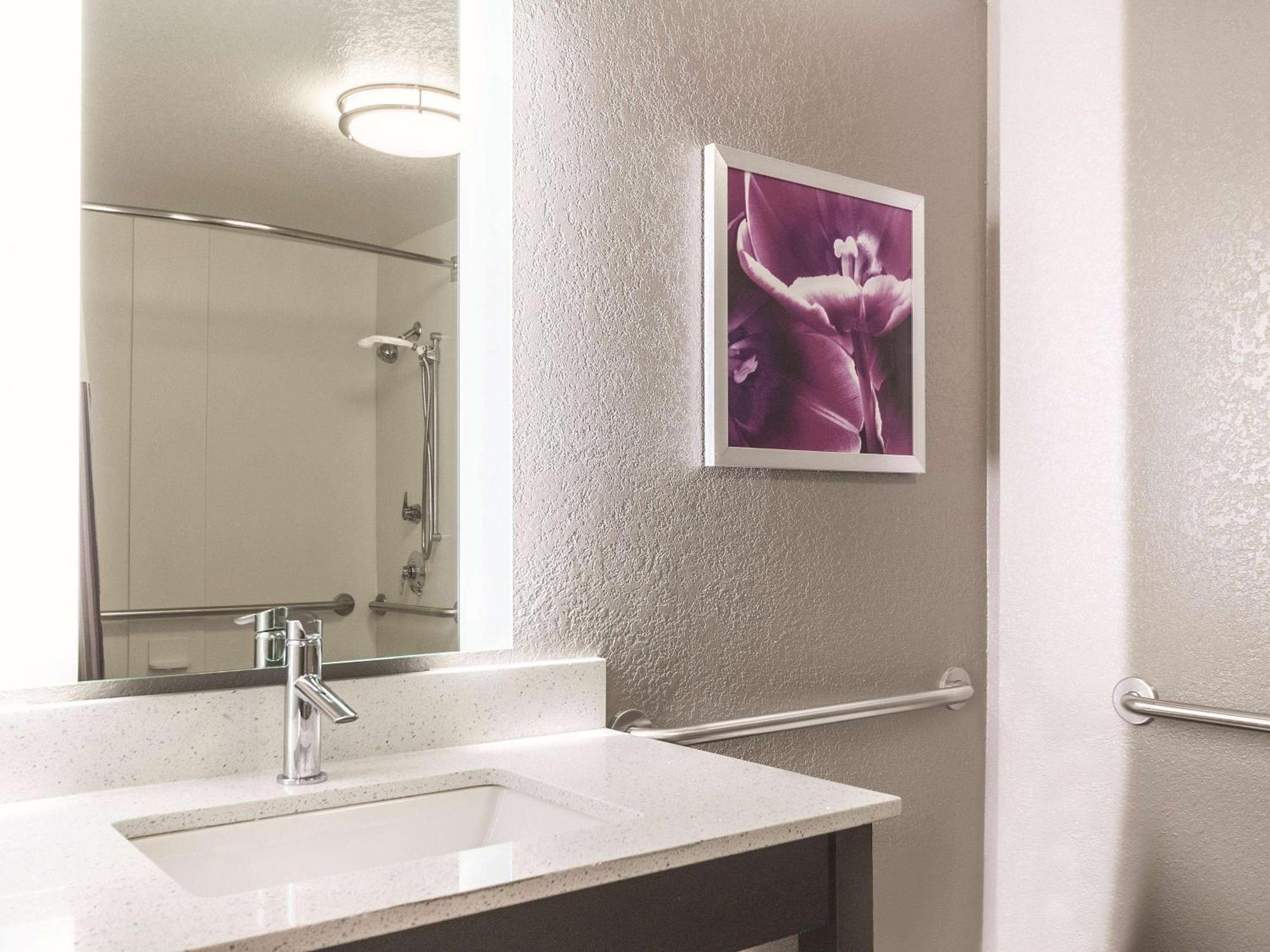 Double Room with Two Double Beds and Bath Tub - Mobility Accessible/Non-Smoking