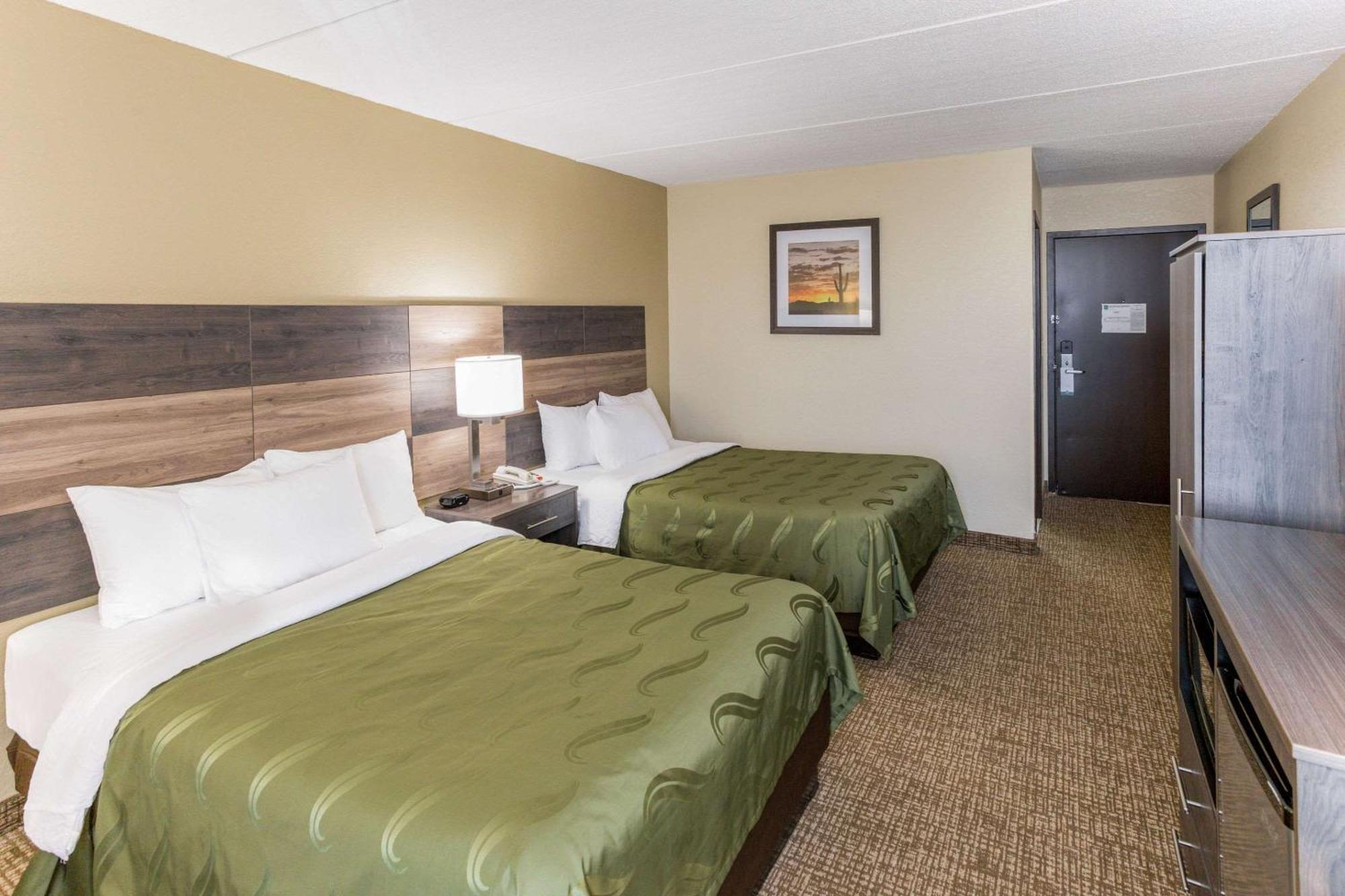 Queen Room with Two Queen Beds - Non-Smoking,1567000271:JPEG
