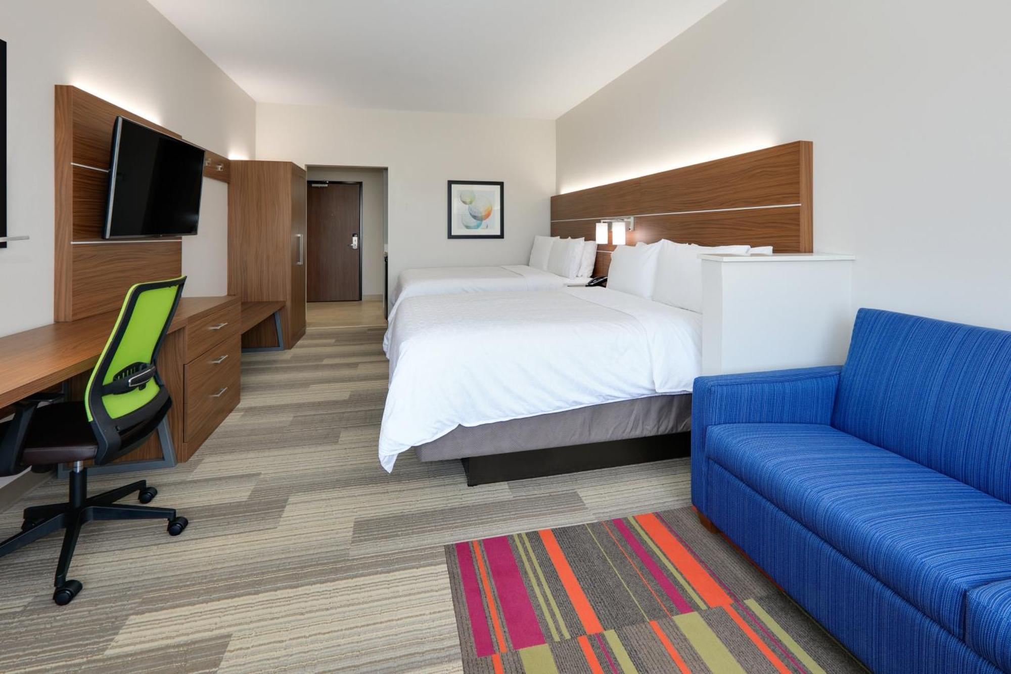 Queen Suite with Two Queen Beds and Additional Living Area