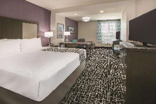1 King Bed, Executive Mobility Accessible Room, Roll-In Shower, Non-Smoking