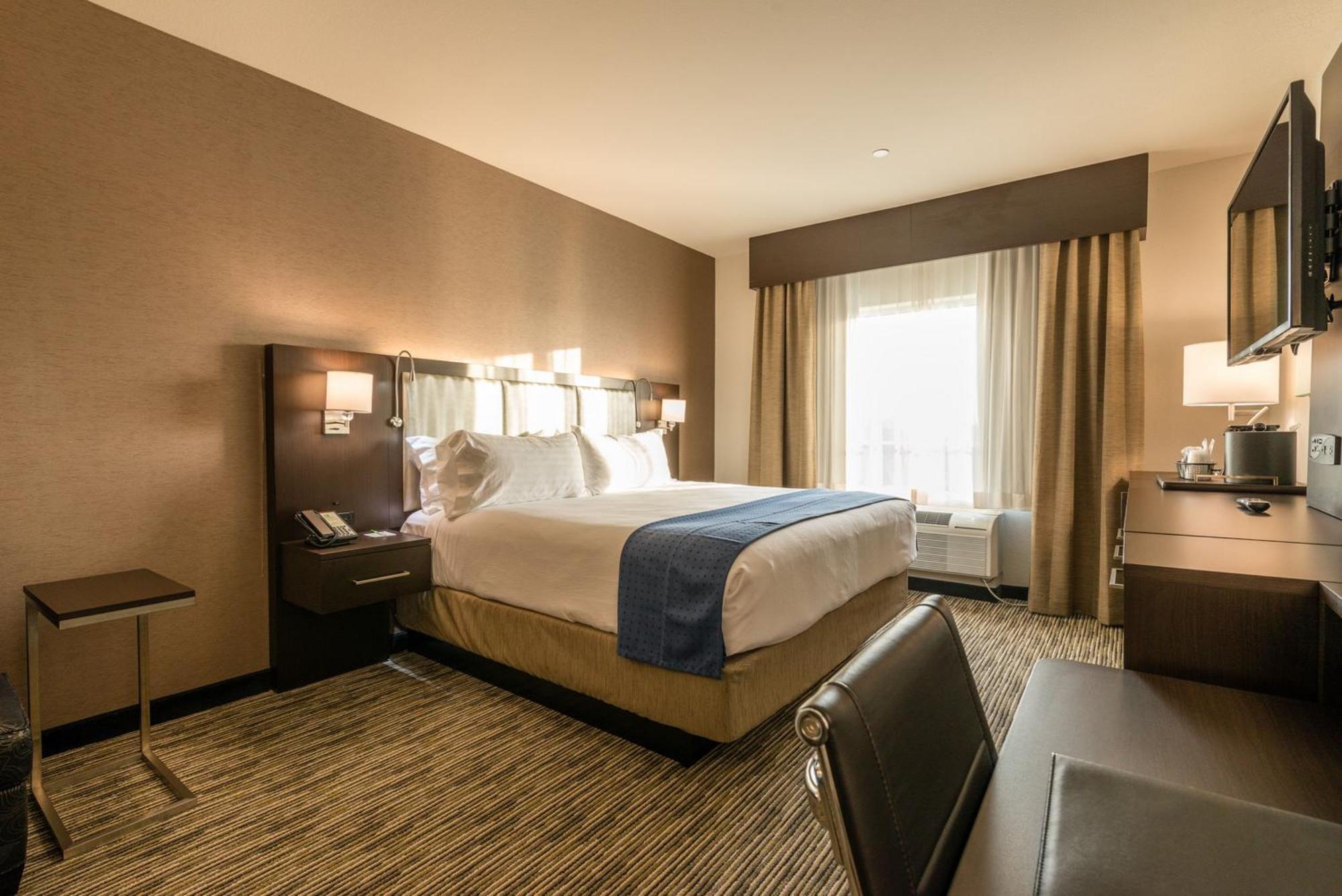 King Room - Hearing Accessible/Non-Smoking