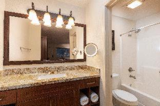 Traditional Queen Guestroom