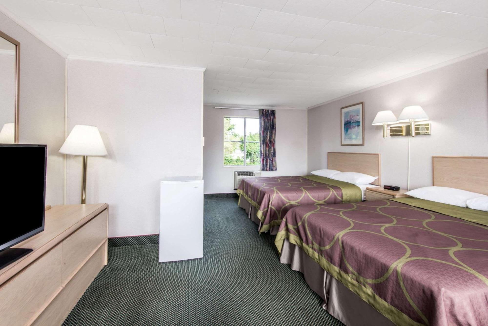 Queen Room with Two Queen Beds - Non-Smoking