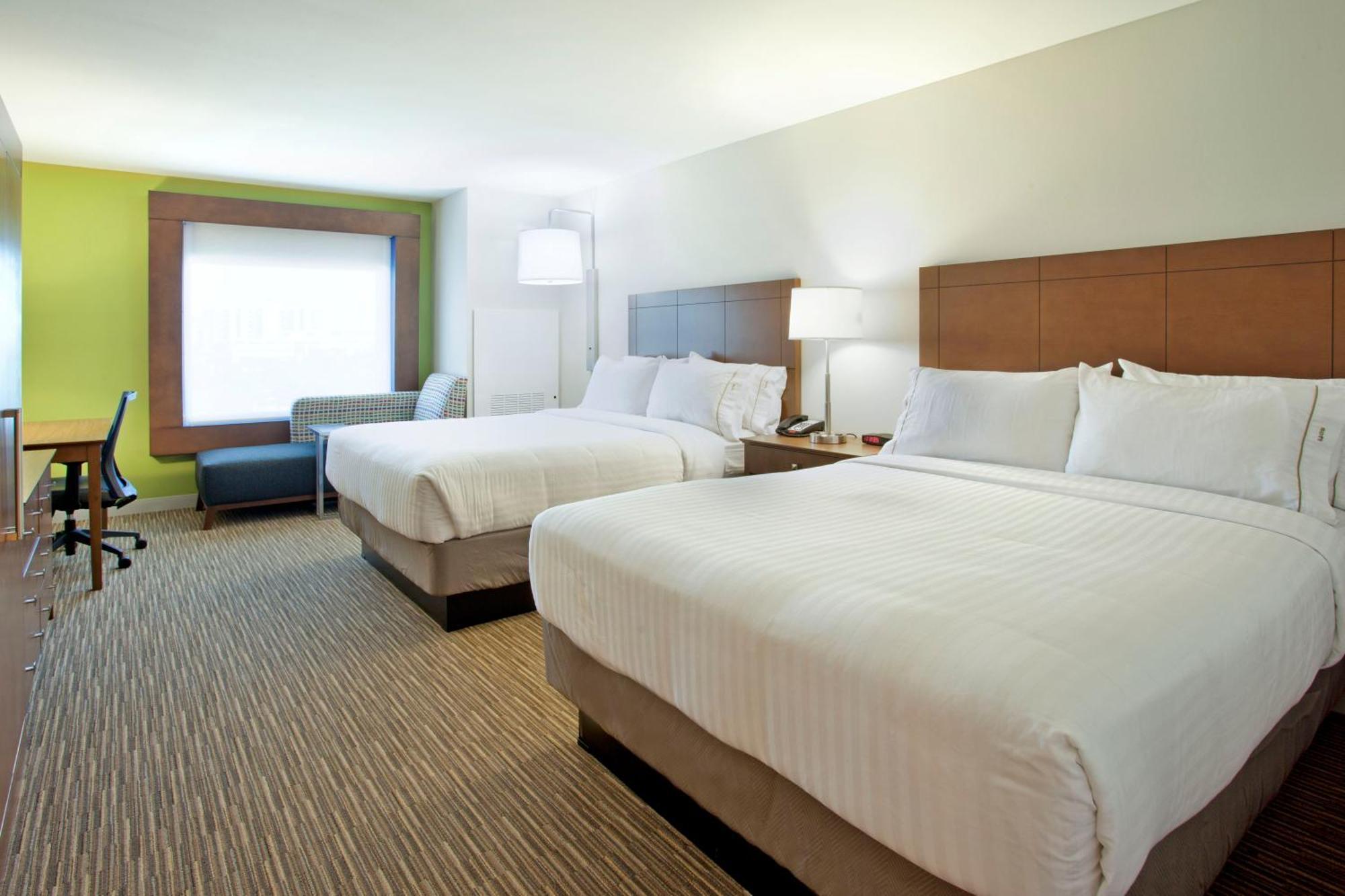 Standard Queen Room with Two Queen Beds - Communications Accessible
