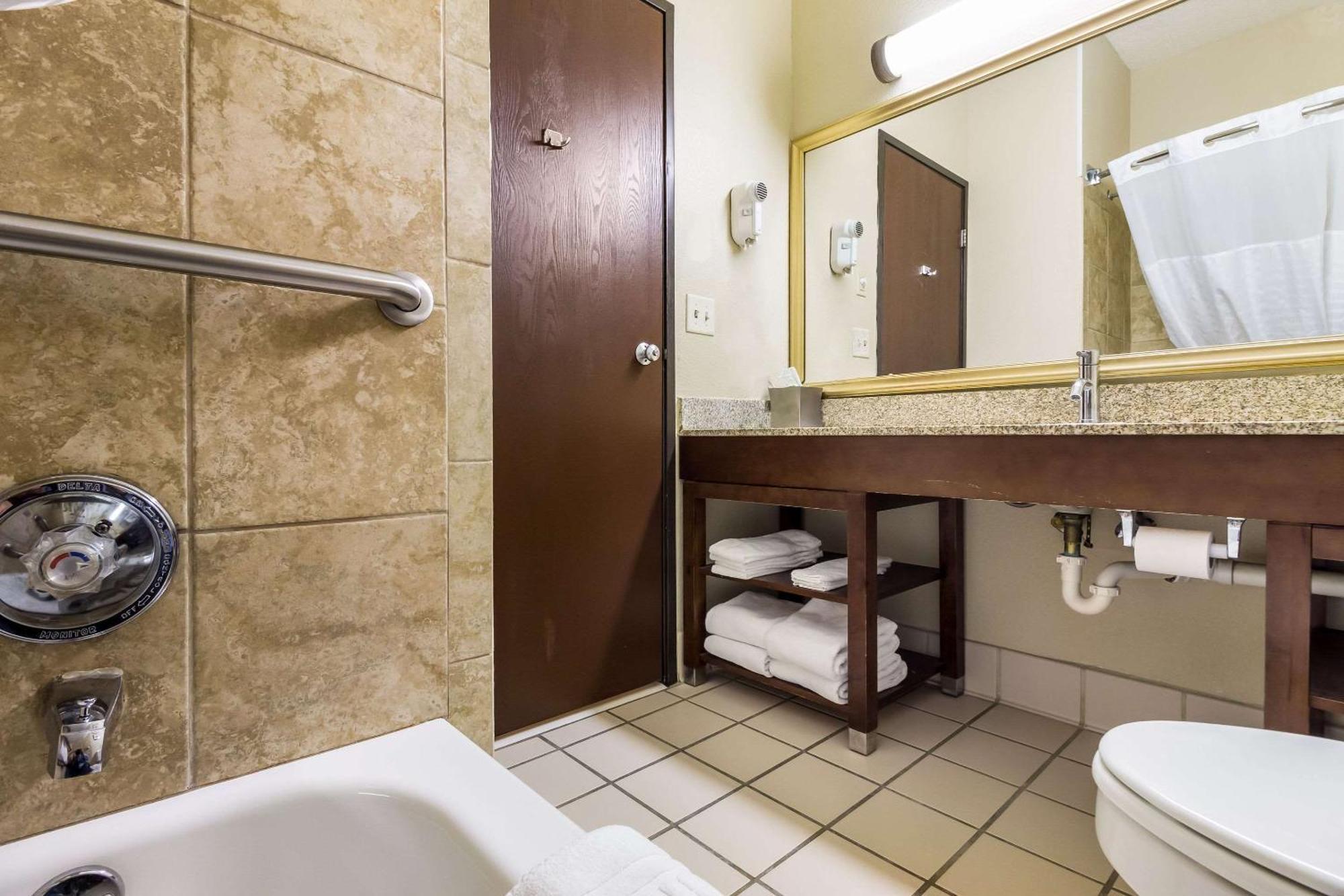 Queen Suite with Two Queen Beds - Non-Smoking