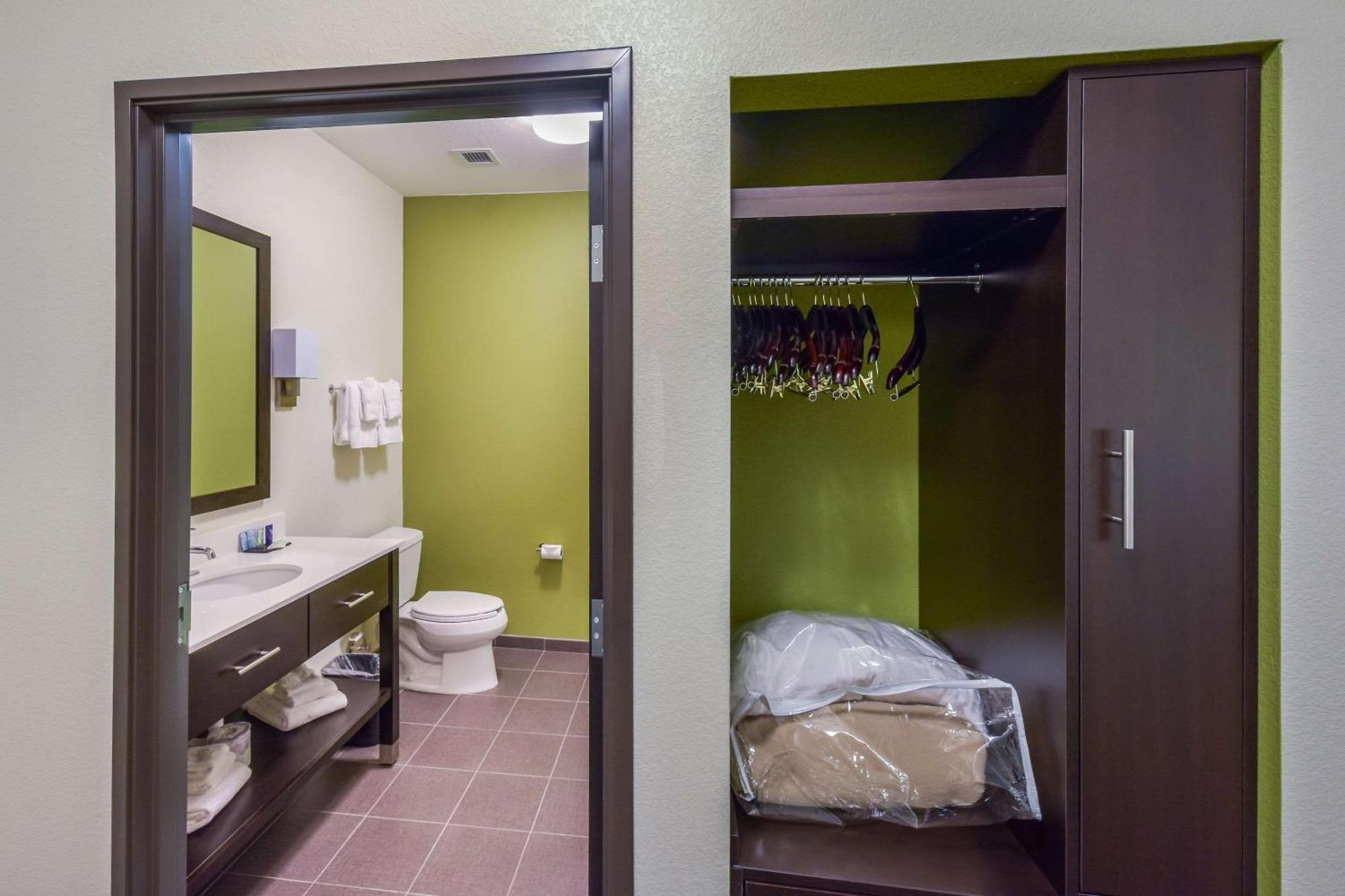 King Suite with Sofa Bed - Non-Smoking