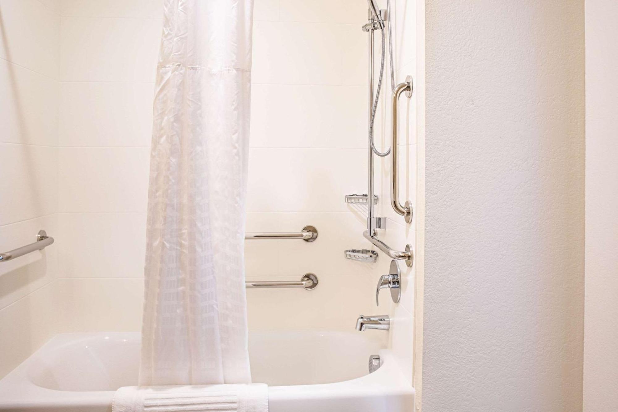 King Suite - Accessible/Non-Smoking