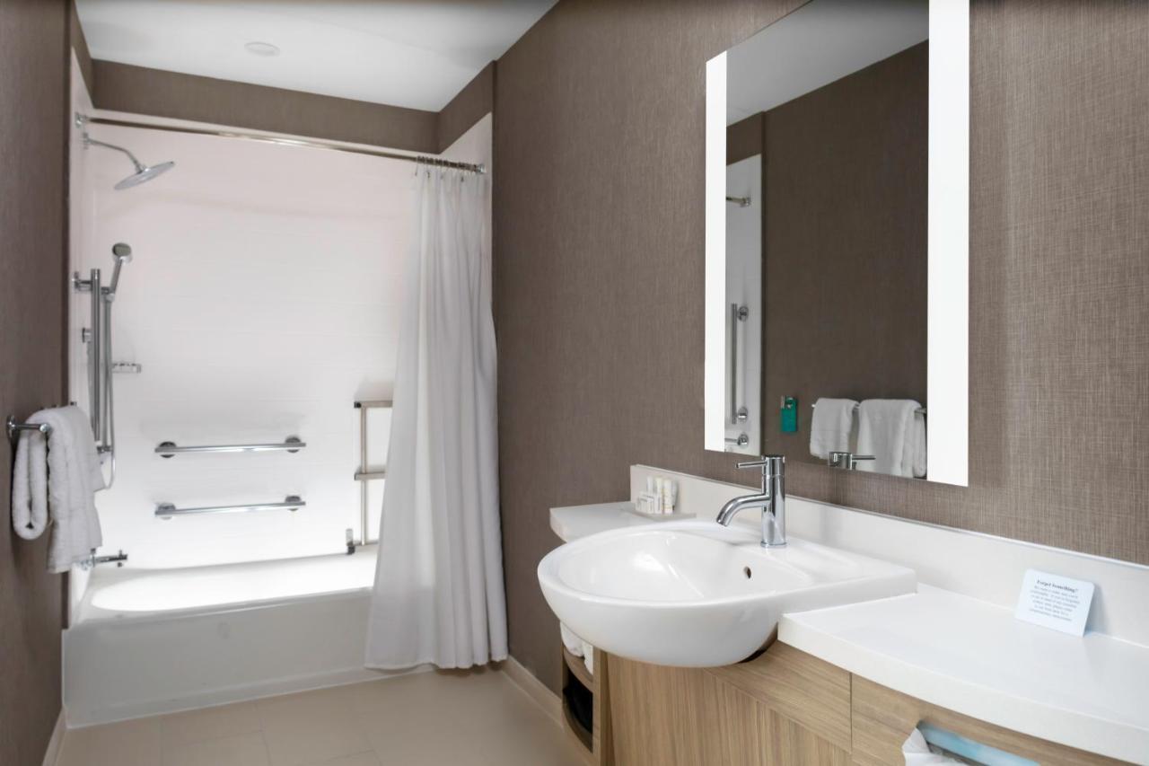 King Suite with Trundle Sofa