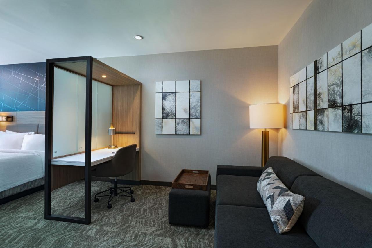 King Suite with Trundle Bed