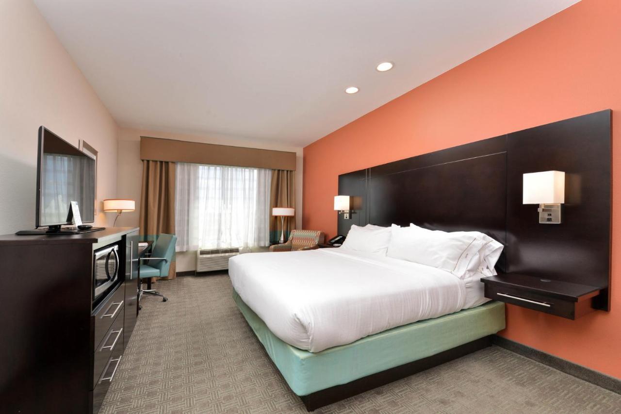 Standard King Room - Communications Accessible