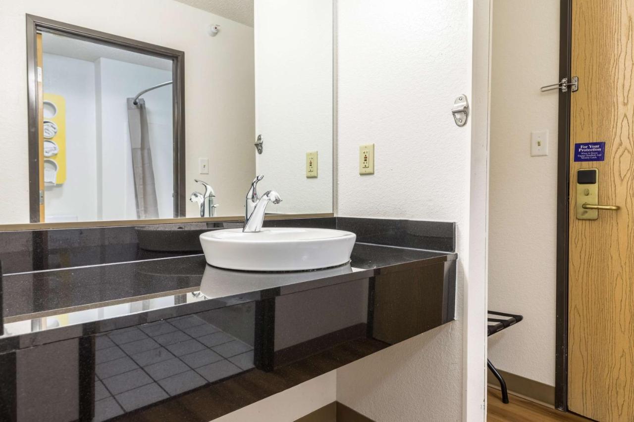 Deluxe Queen Room with Two Queen Beds - Non-Smoking