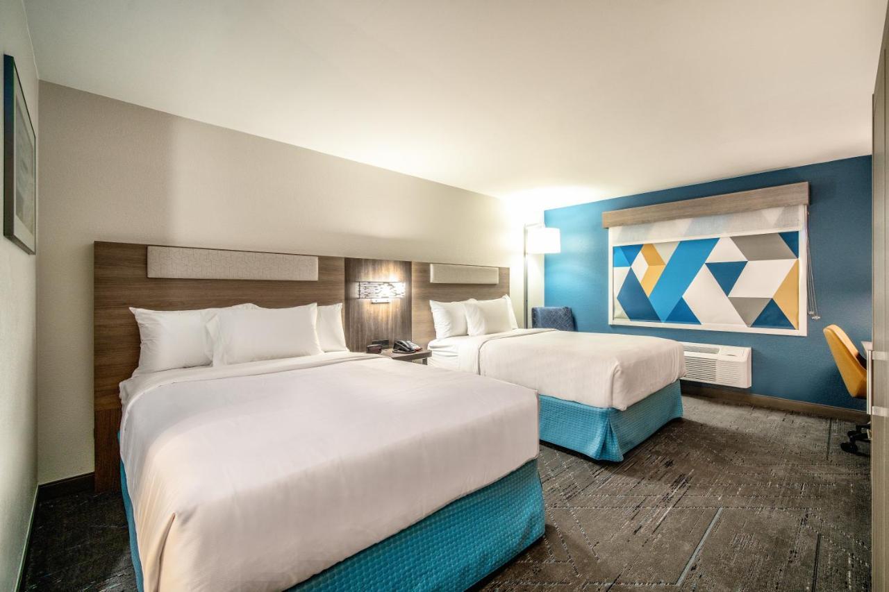 Standard Queen Room with Two Queen Beds