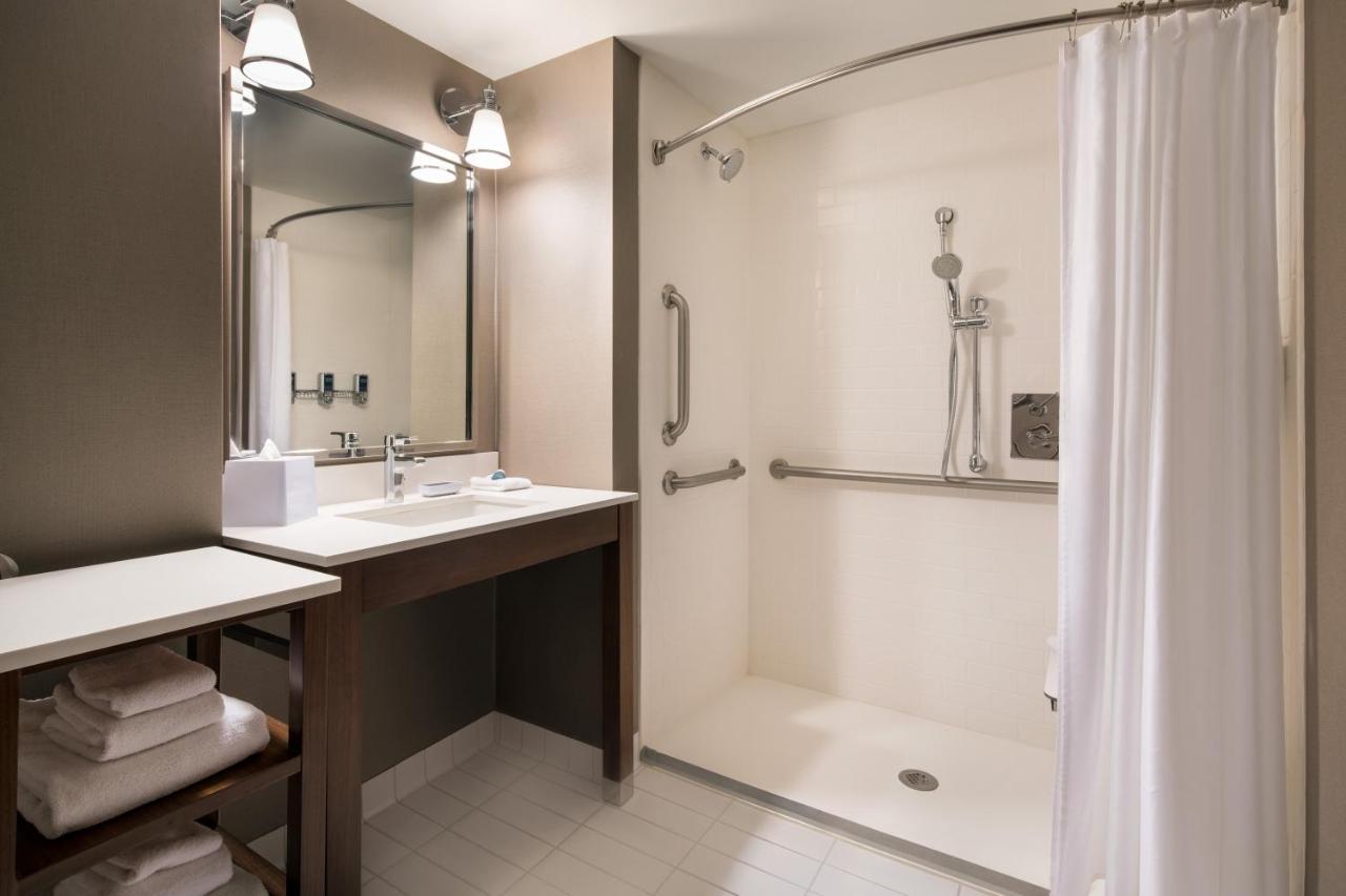 Guest Room, 1 King