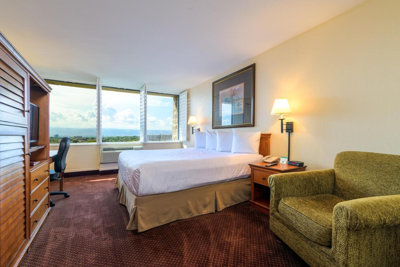 Standard King Room - Non-Smoking