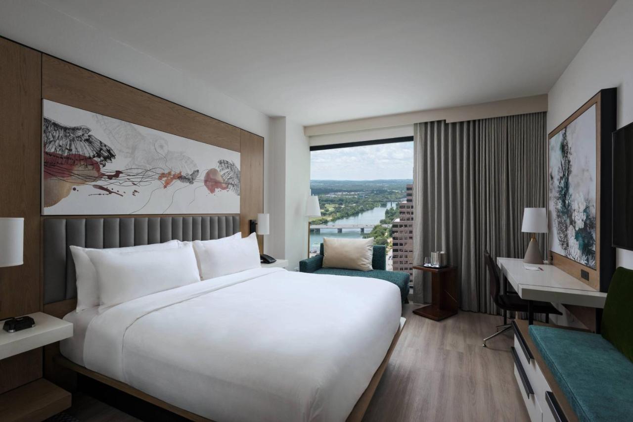 King Room with City View - High Floor/Mobility Accessible with Roll-In Shower