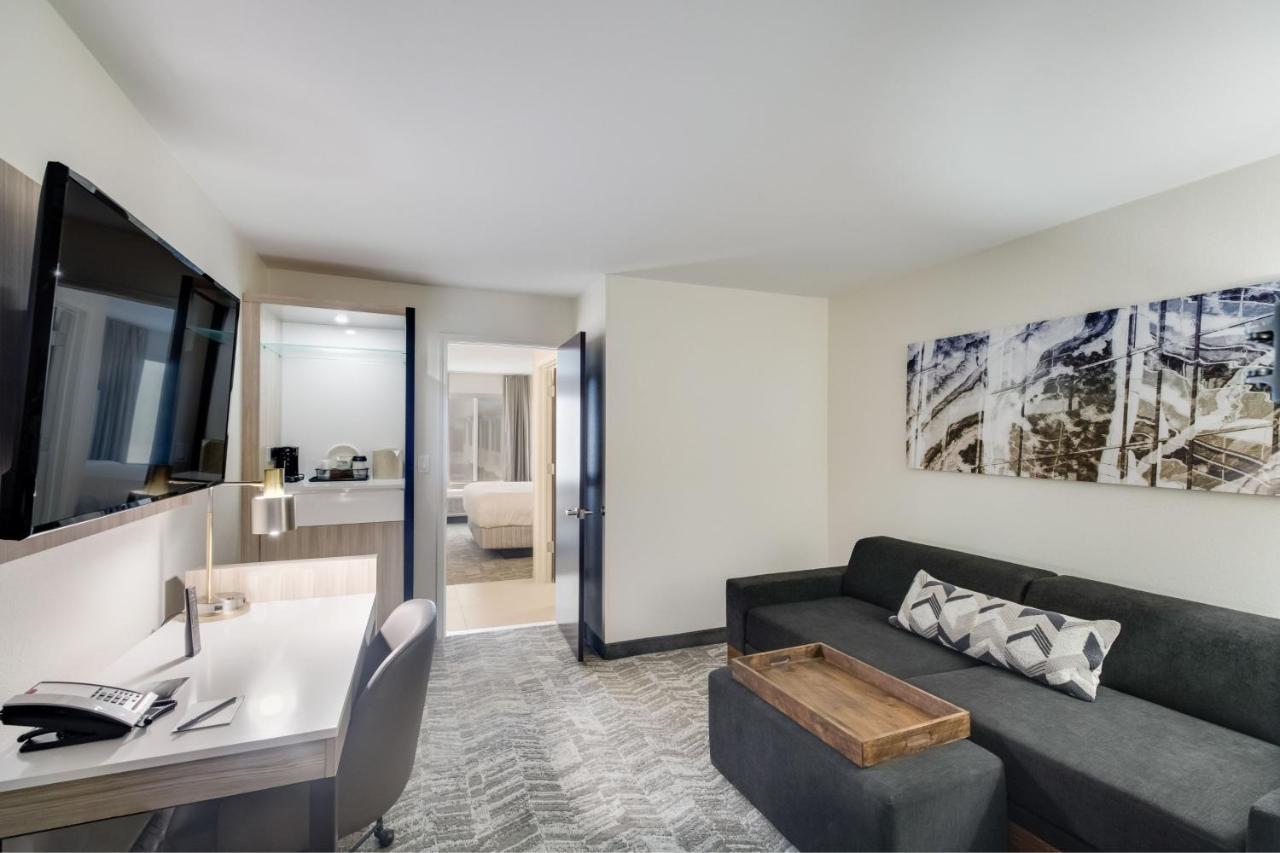 King Room with Trundle Sofa